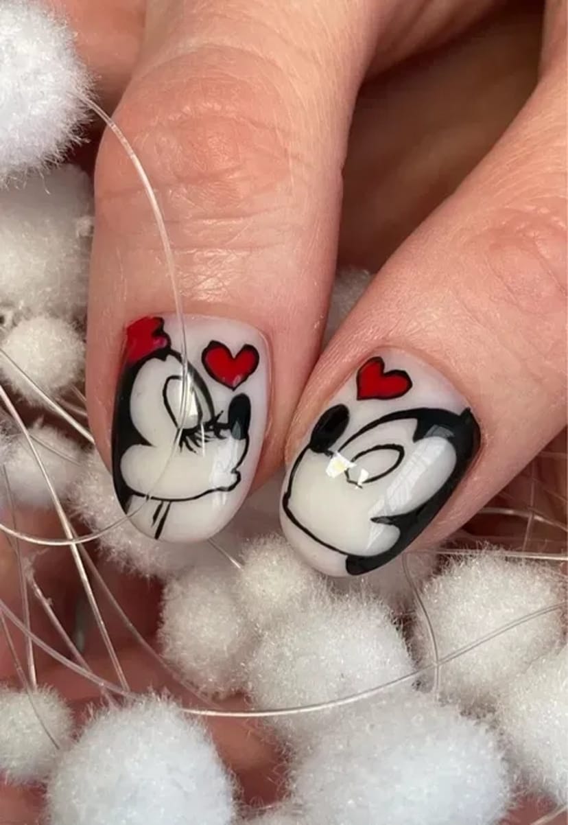 Доглянуті руки та стильні нігті з професійним нарощуванням