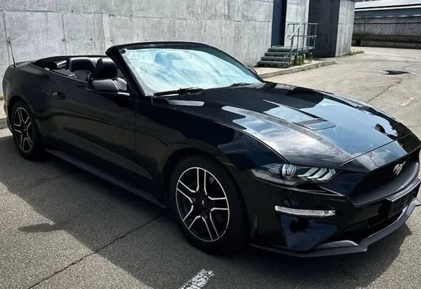 413 Кабріолет Ford Mustang GT чорний