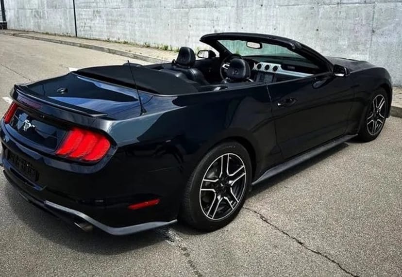 413 Кабріолет Ford Mustang GT чорний