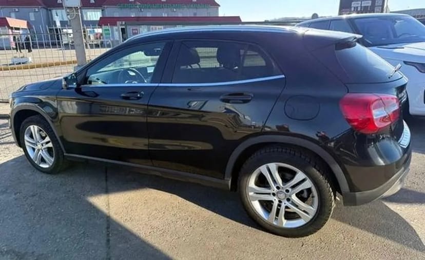 445 Позашляховик Mercedes-Benz GLA 250 на весілля
