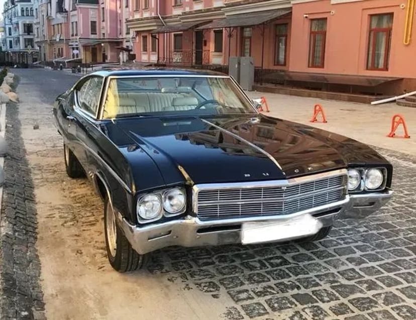 212 Ретро авто на зйомки фотосесії Buick Skylark Custom