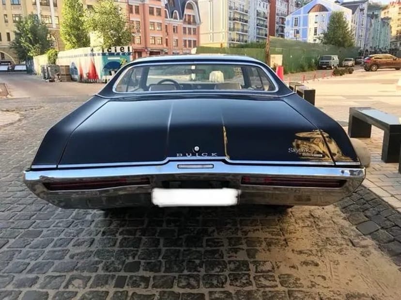 212 Ретро авто на зйомки фотосесії Buick Skylark Custom