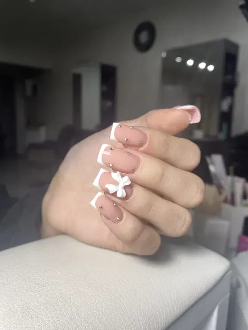 Нарощення нігтів Ужгород Твій ідеальний манікюр та педикюр тут!