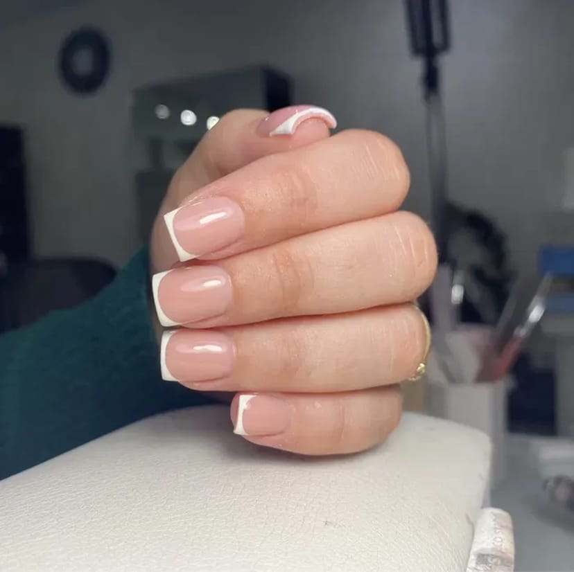 Нарощення нігтів Ужгород Твій ідеальний манікюр та педикюр тут!
