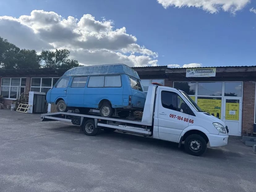 Послуги крана маніпулятора та евакуатора, лафет, евакуатор.