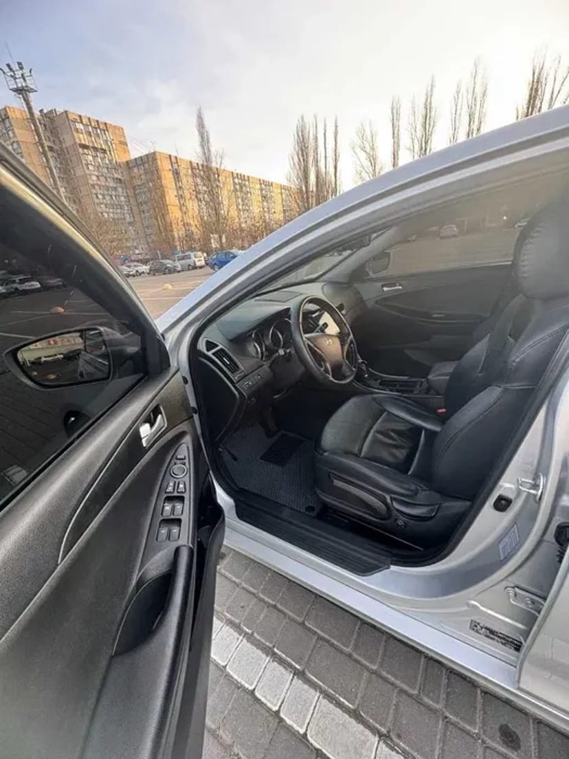 Hyundai Sonata авто преміум класу