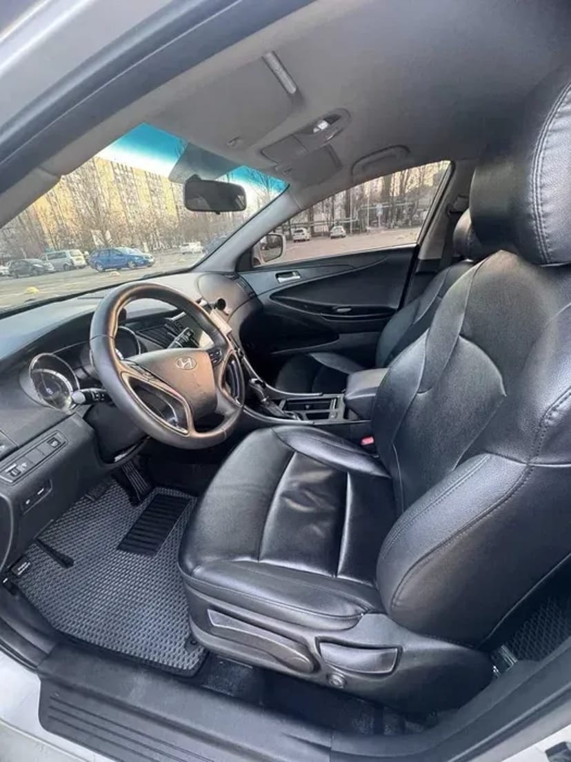 Hyundai Sonata авто преміум класу