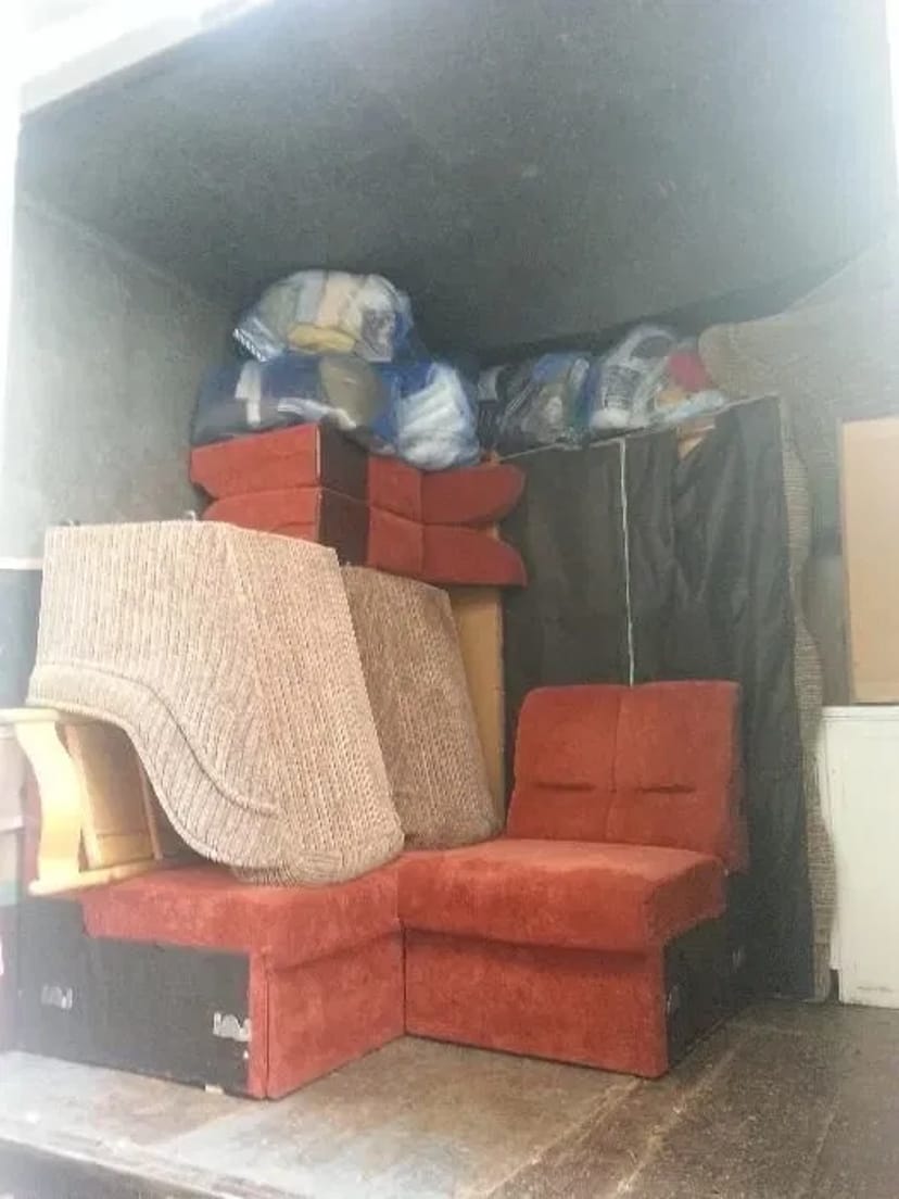 Надійні вантажні перевезення. Перевезення меблів