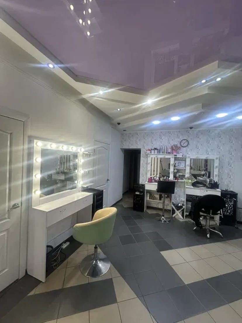 Робоче місце в сучасному салоні краси! Ціна: 2500 грн/місяць.