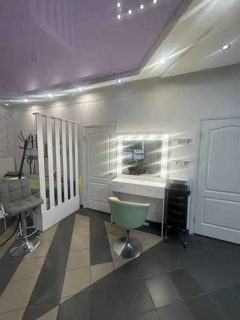 Робоче місце в сучасному салоні краси! Ціна: 2500 грн/місяць.