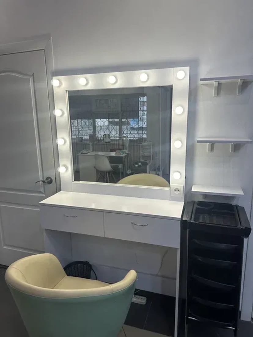 Робоче місце в сучасному салоні краси! Ціна: 2500 грн/місяць.