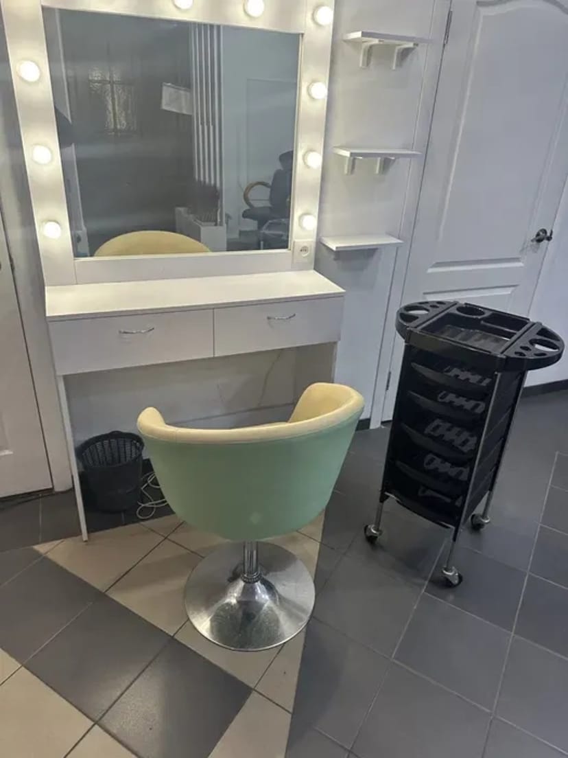 Робоче місце в сучасному салоні краси! Ціна: 2500 грн/місяць.