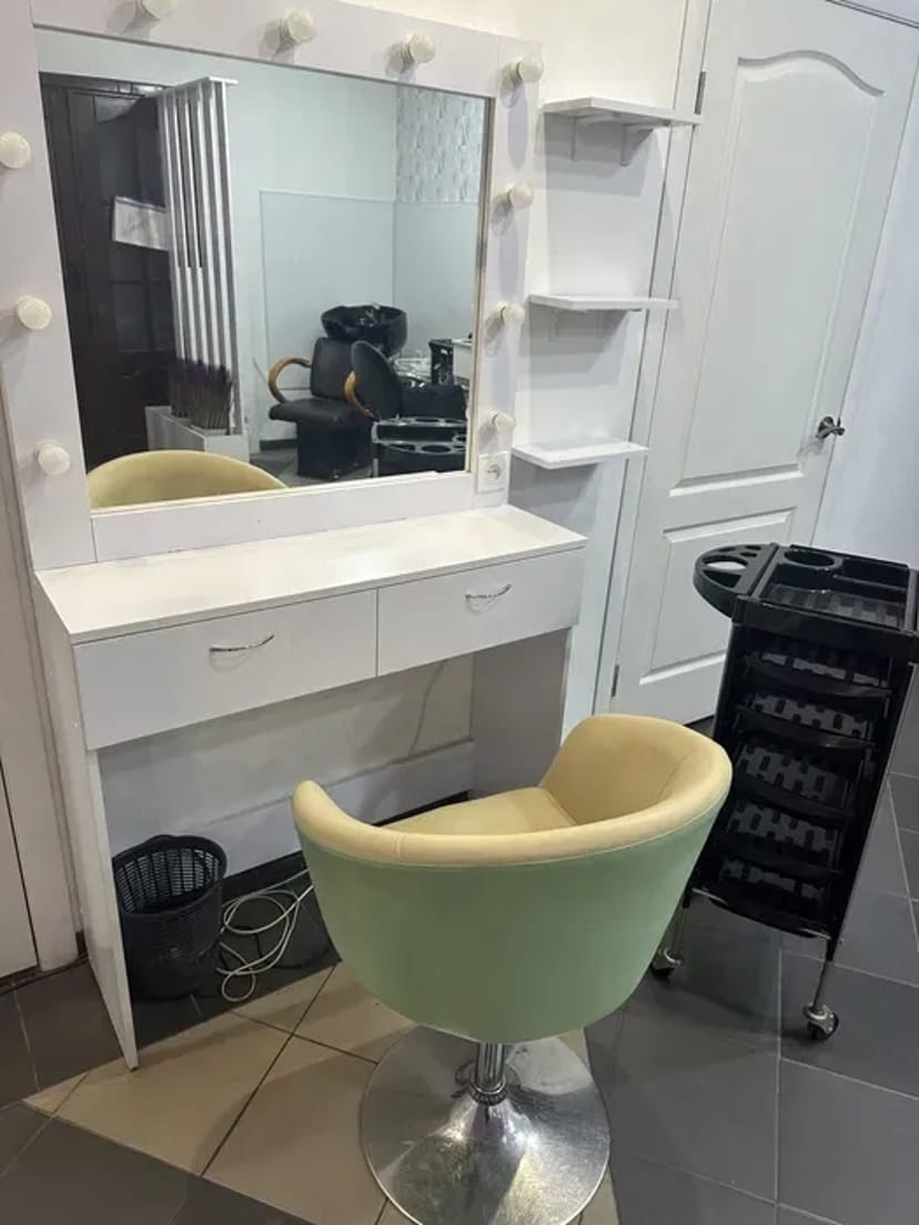 Робоче місце в сучасному салоні краси! Ціна: 2500 грн/місяць.