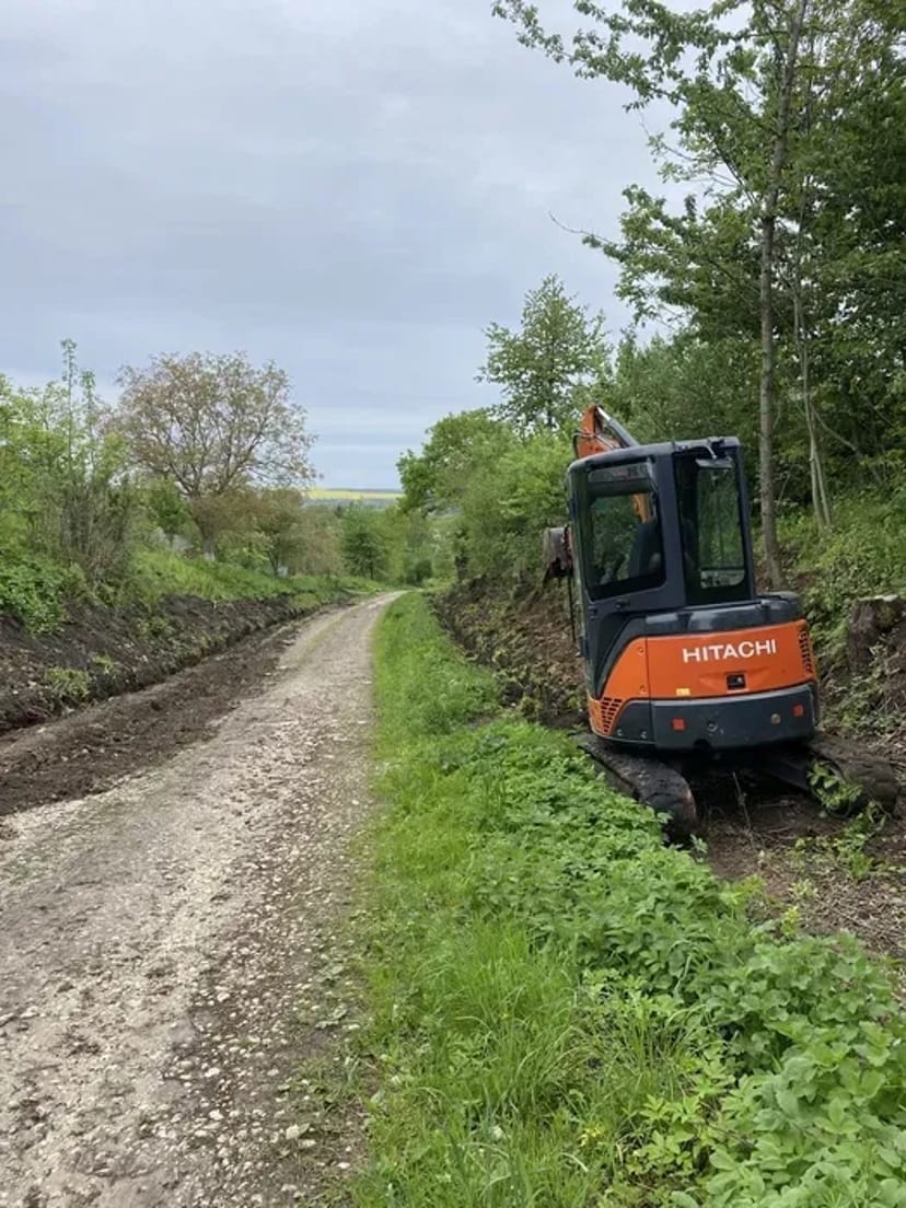 Послуги міні ескаватора HITACHI