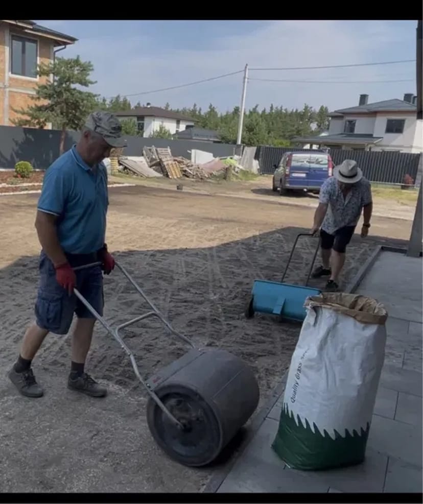 Покос трави, аерація, лікування. Різні об´еми і складність.