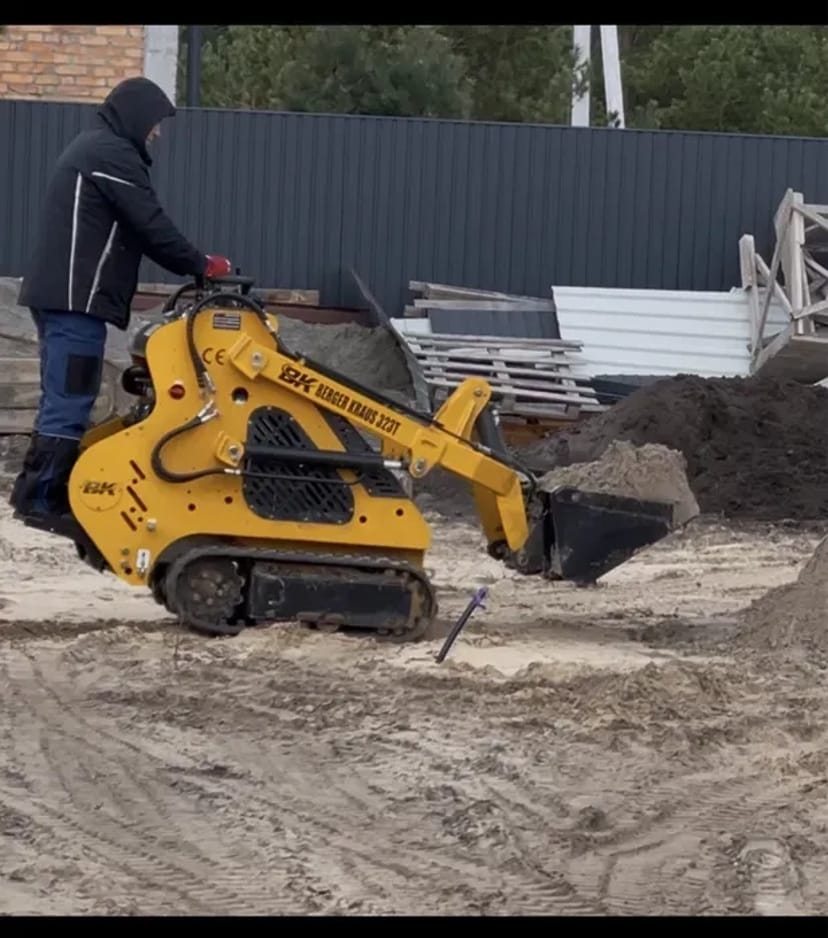 Покос трави, аерація, лікування. Різні об´еми і складність.