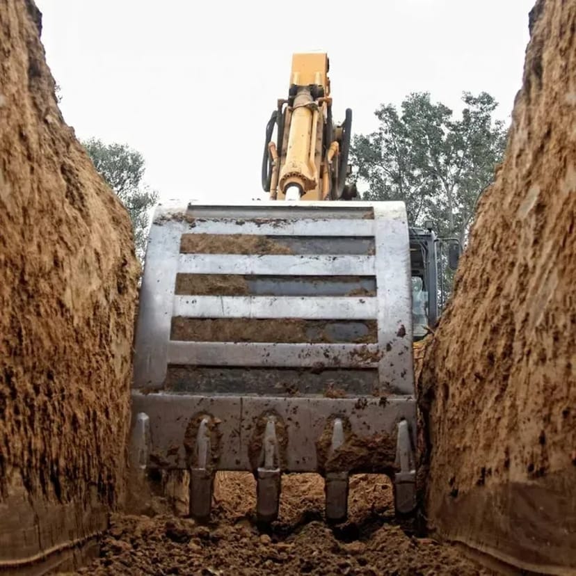 Послуги екскаватора JCB 3CX та самоскид. Екскаватор-навантажувач.