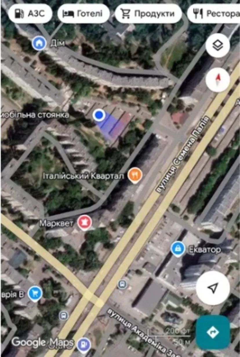 Крите місце на стоянці "Нива".