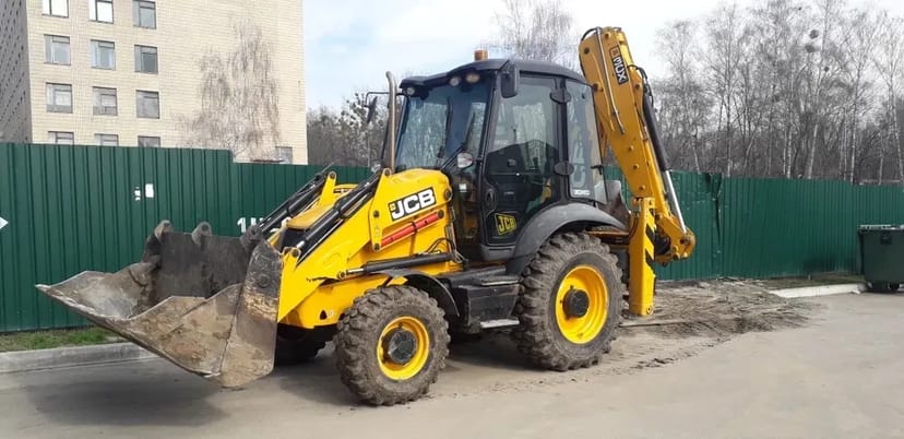 Послуги Екскаватора-Навантажувача JCB 3CX: Копання Траншей, Септиків та Планування Ділянок!