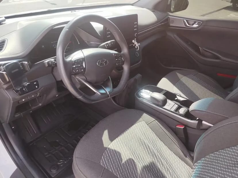 Електромобіль Hyundai Ioniq (2021 р.) На Довгий Термін. Комфорт та Сучасність.