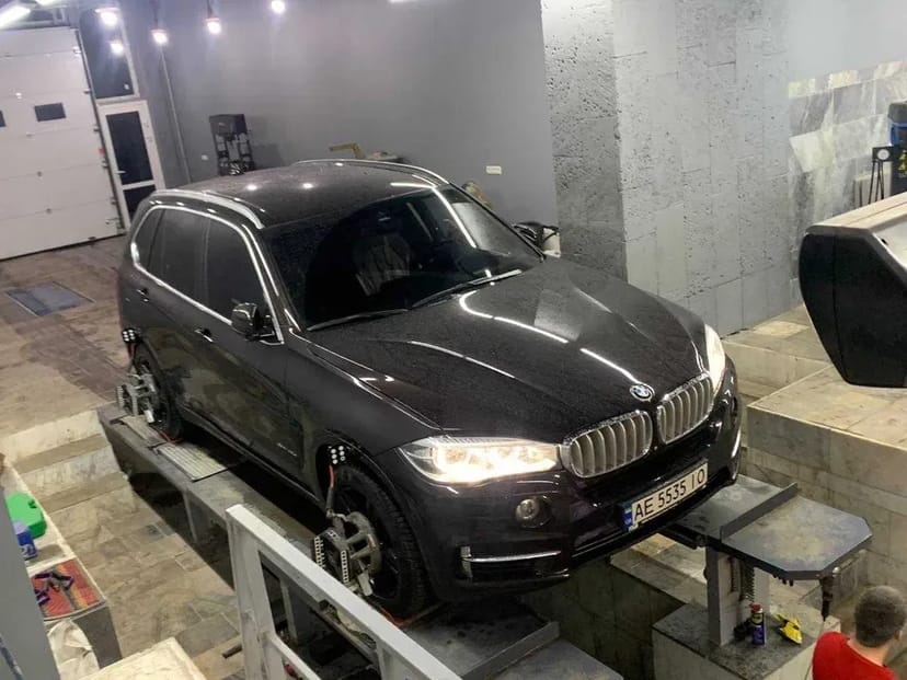 Сервіс розвал-сходження Hunter Elite і шиномонтаж — висока точність та якість