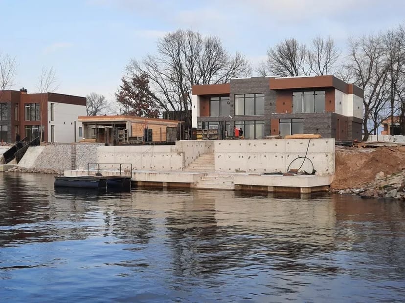 Зміцнення берега бетоном, бетонний шпунт, палі та плити