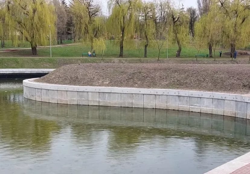 Зміцнення берега бетоном, бетонний шпунт, палі та плити