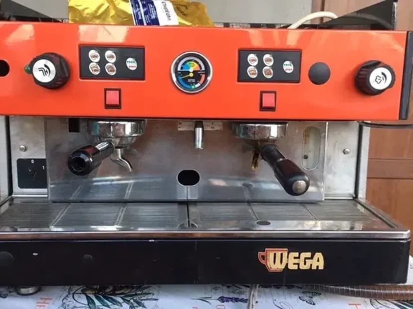 Професійна кавомашина для дому та офісу