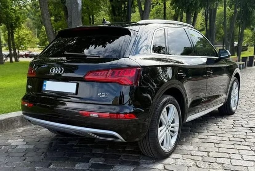 404 Позашляховик на весілля Audi Q5 чорний з водієм