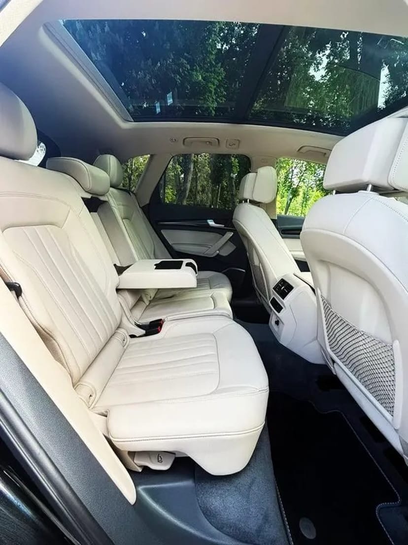 404 Позашляховик на весілля Audi Q5 чорний з водієм