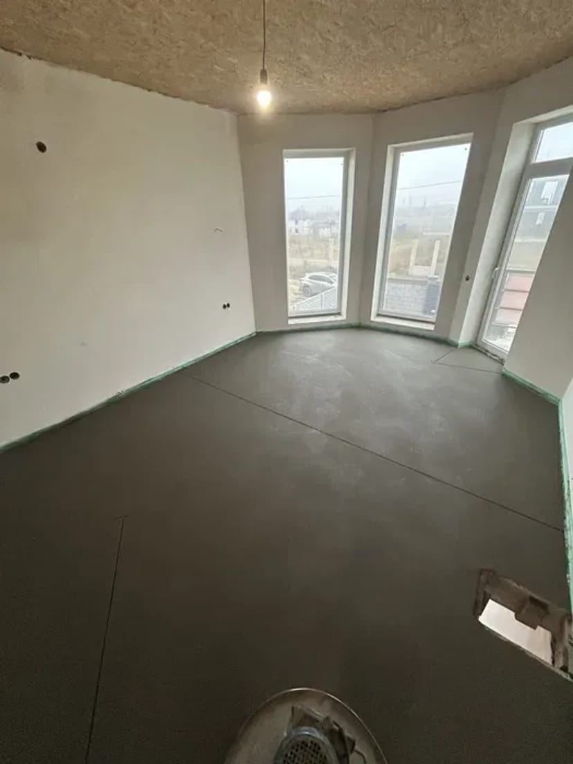 Напівсуха Стяжка: Ідеально Рівна Основа для Підлоги, Дахів та Вуличних Майданчиків!