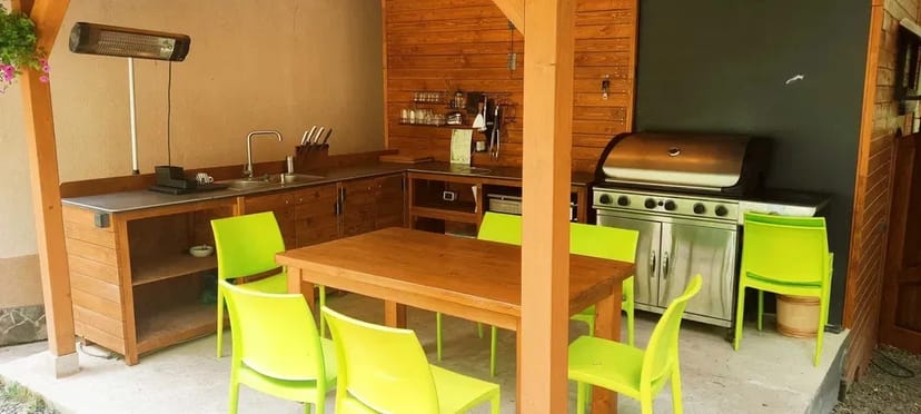 Приватна лазня «ХАЩА BBQ» : комплексний відпочинок, оздоровчий пар та зона для незабутнього пікніка.