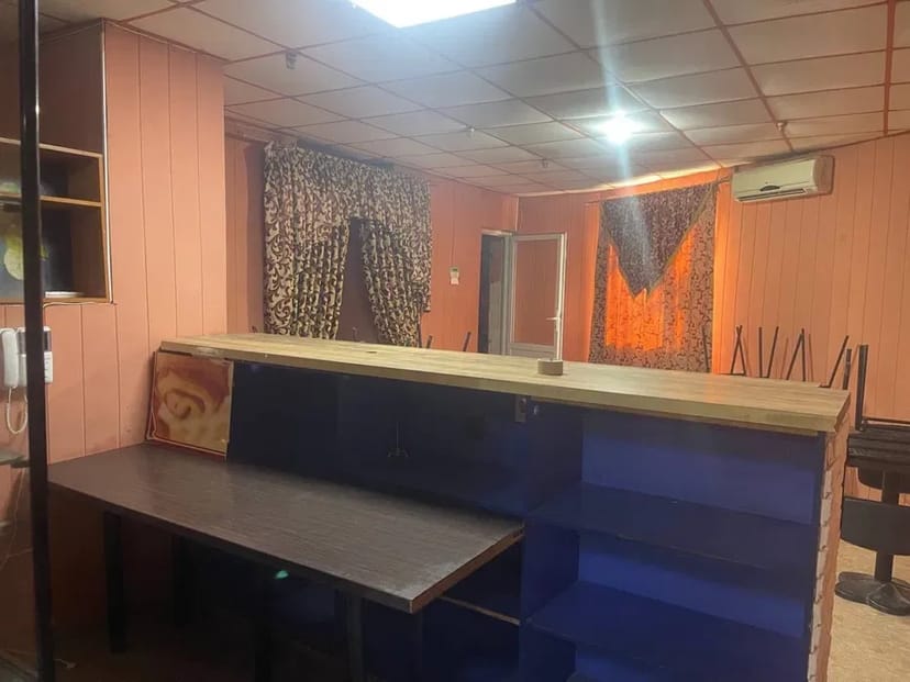 Приміщення під будь-який вид діяльності, Червона Лінія