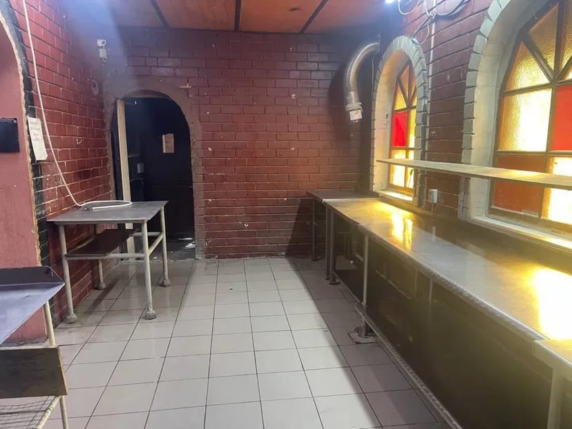 Приміщення під будь-який вид діяльності, Червона Лінія