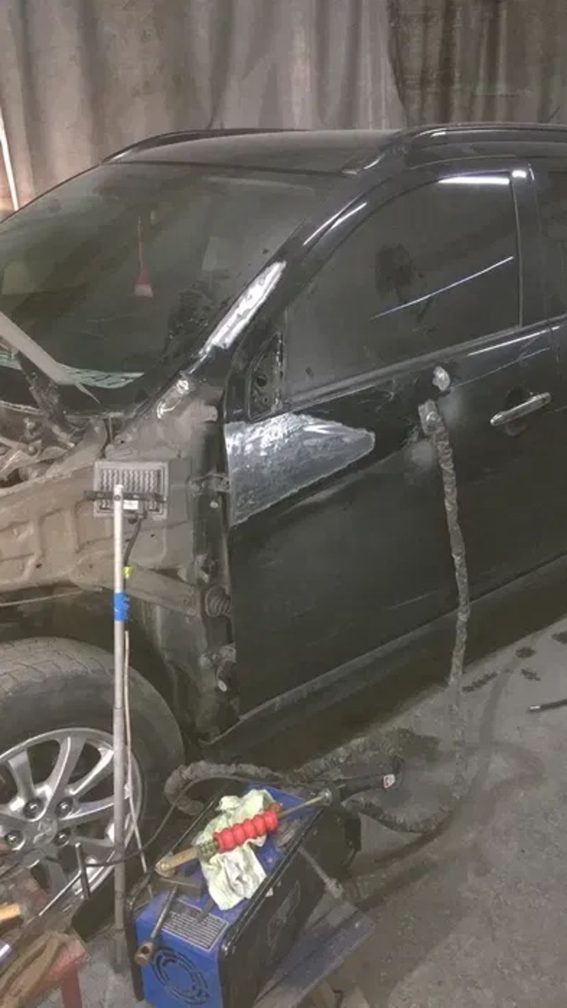 Фарбування автомобілів в камері, рихтування, полірування кузова, фар.