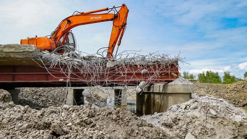 Демонтаж мостів та шляхопроводів