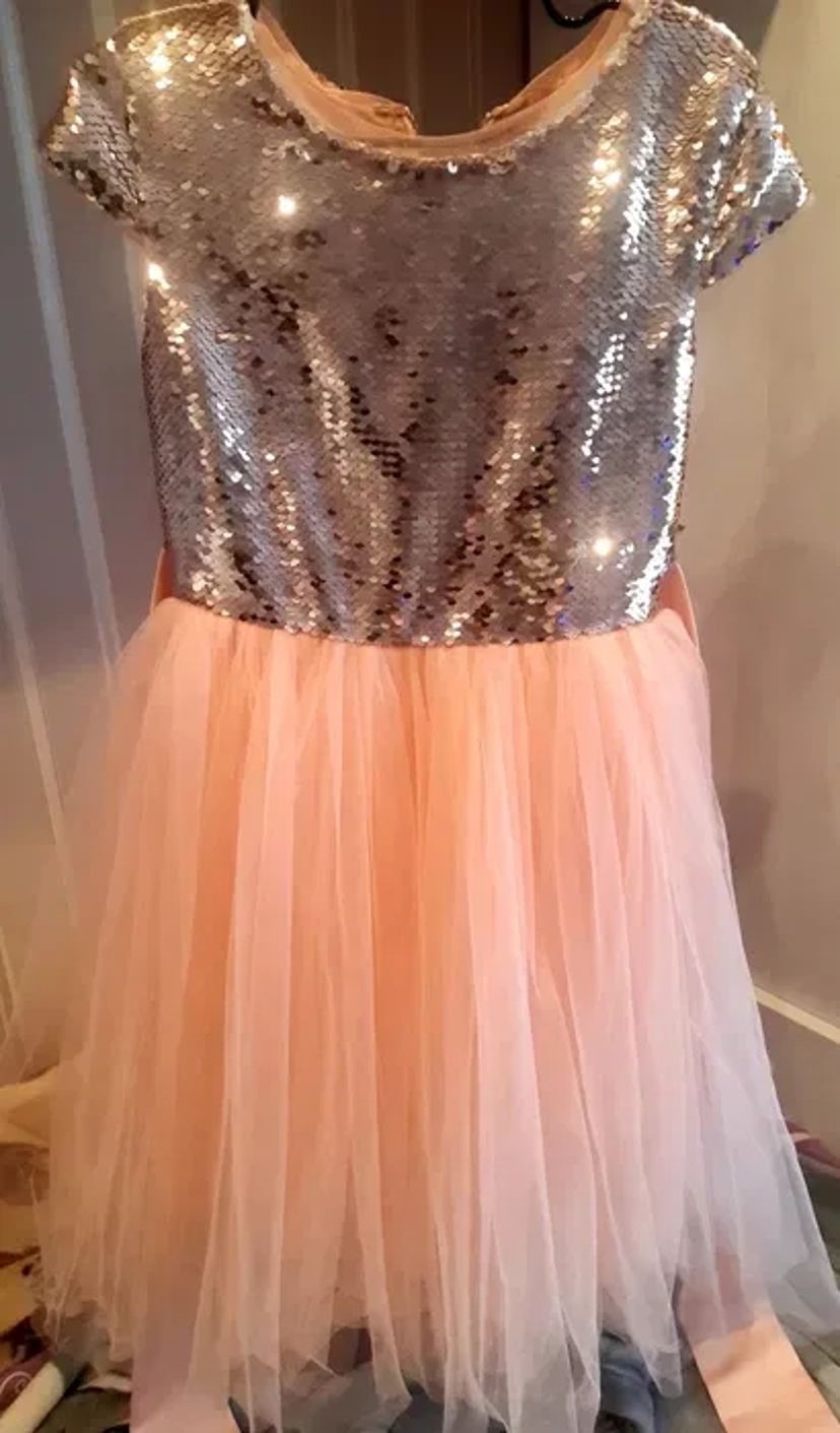 Ошатне плаття випускний на різний вік