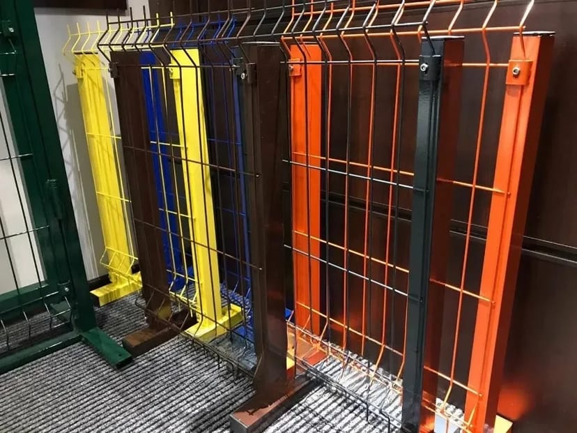 Виготовляємо паркани із сітки 3D. Сітка для забору фарбування за каталогом RAL