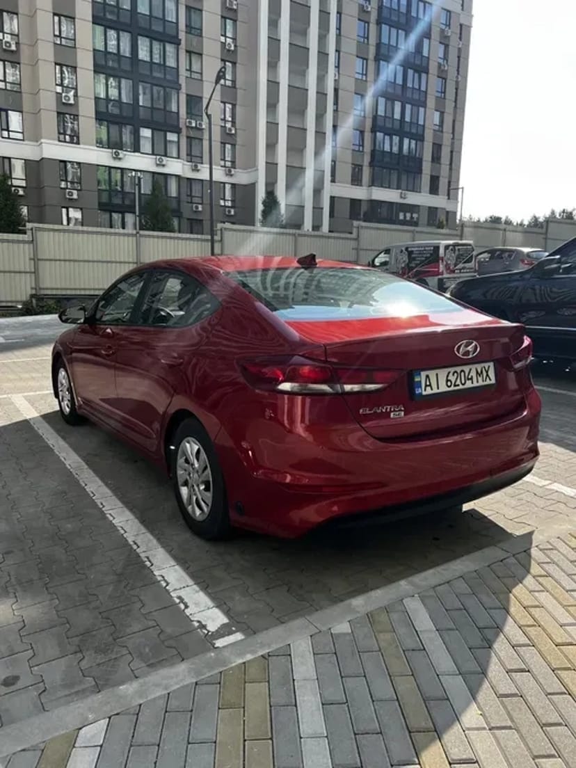 Авто Hyundai Elantra 2017 год