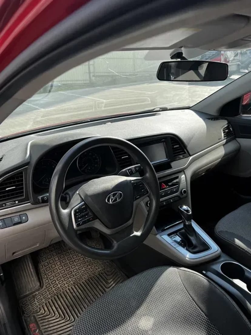 Авто Hyundai Elantra 2017 год
