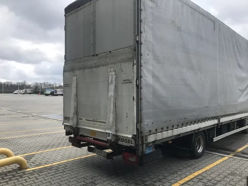 Вантажні перевезення. Гідроборт.