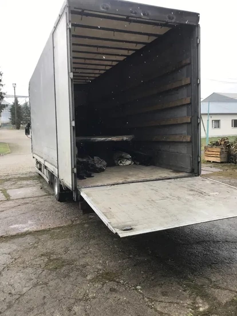 Вантажні перевезення. Гідроборт.