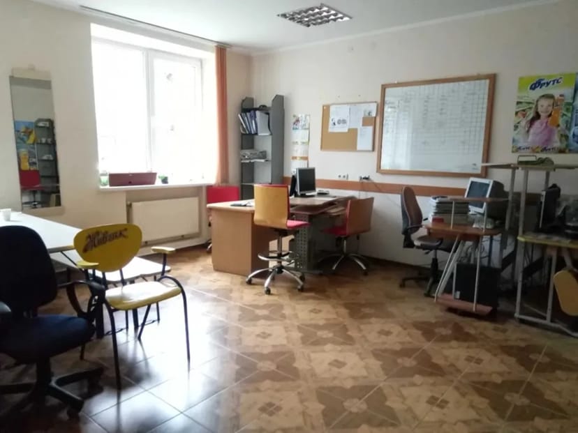 Комерційна будівля (офіс, майстерня ...)