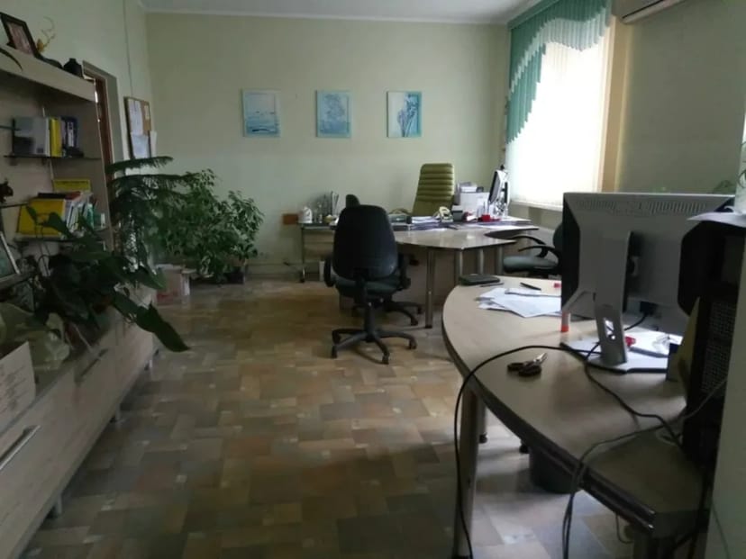 Комерційна будівля (офіс, майстерня ...)