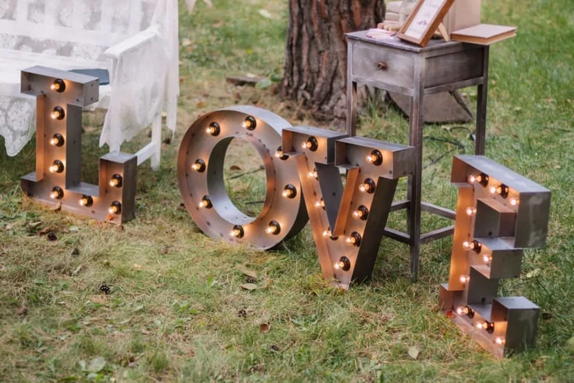 Декор та реквізити, склад декору в Києві