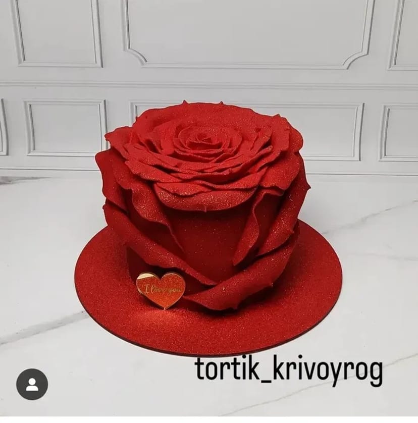 Ексклюзивні Торти на Замовлення: Натуральні Інгредієнти та Неповторний Дизайн для Вашого Свята!
