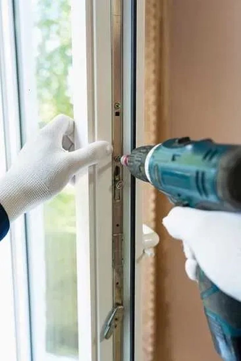 Ремонт та Регулювання Вікон і Дверей: Усунення Продувань. Гарантія Тепла!