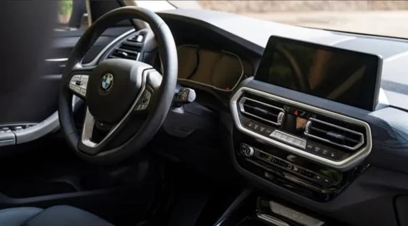 036 BMW X3 чорний позашляховик без водія
