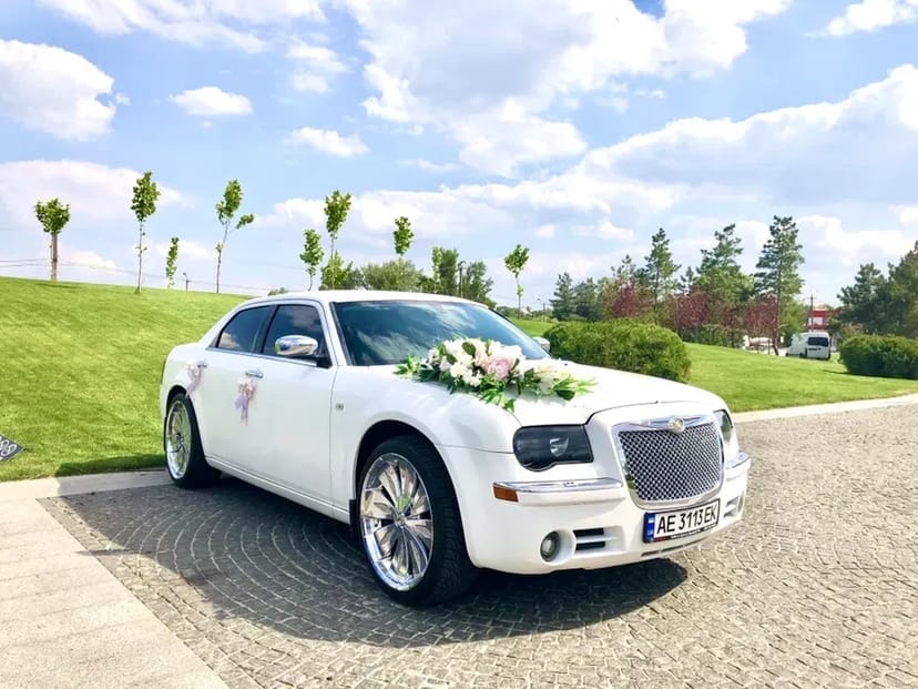 Прокат.  Замовлення авто на весілля Крайслер 300С. Машина на весілля