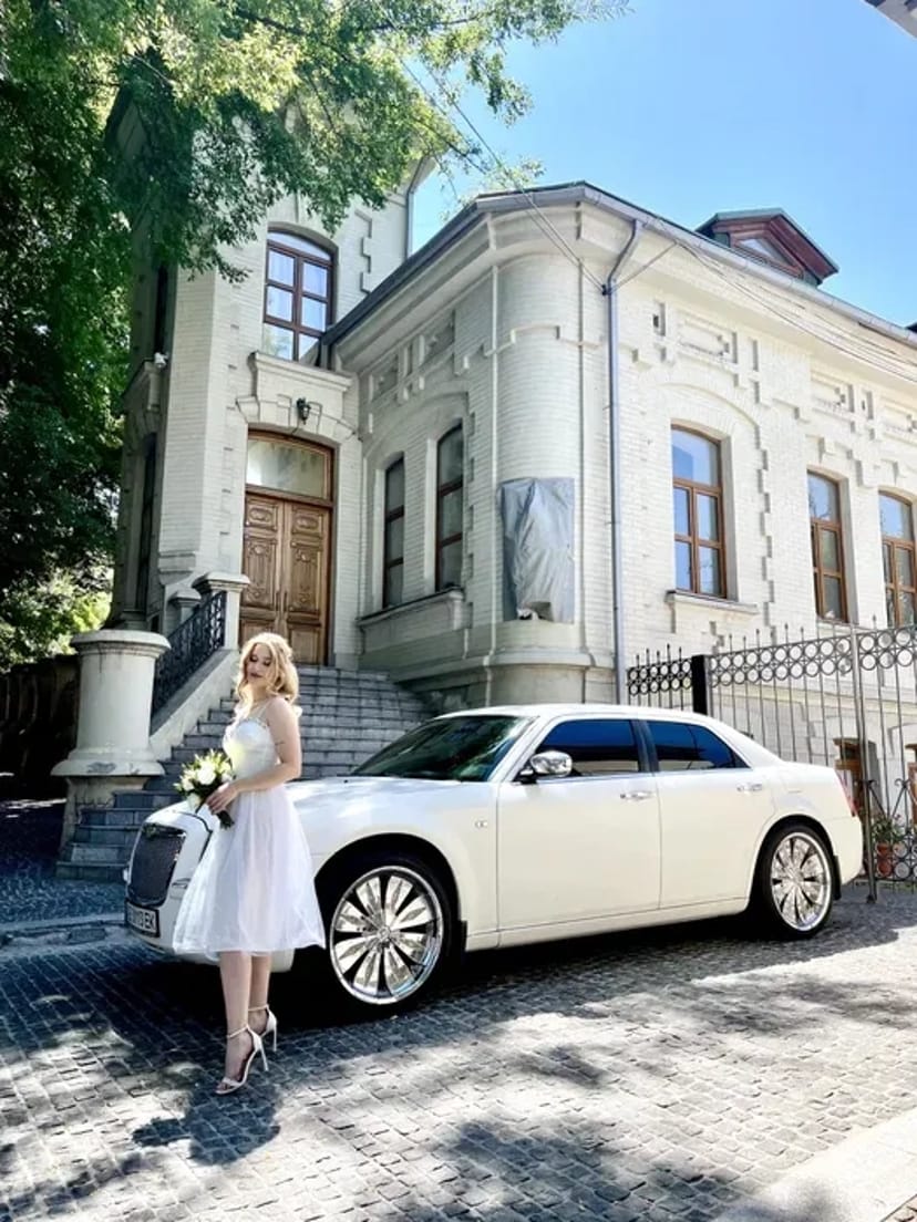 Прокат.  Замовлення авто на весілля Крайслер 300С. Машина на весілля